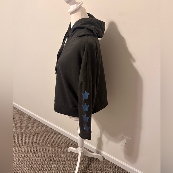 Ivory Ella Cropped Hoodie With Metallic Stars On Sleeves Size Medium - Picture 3 of 8